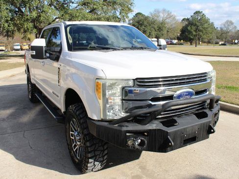 Used 2017 Ford F250 Lariat w/ Lariat Ultimate Package image 4