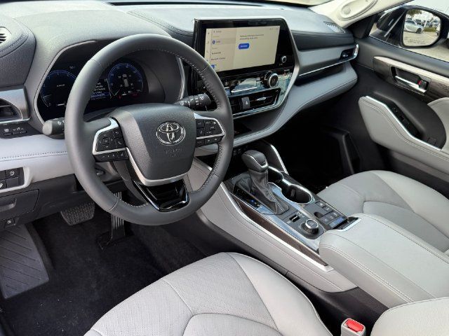 Used 2026 Toyota Highlander Limited AWD/4WD image 10