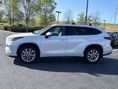 Used 2021 Toyota Highlander Limited image 7