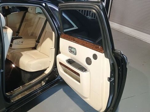 Used 2015 Rolls-Royce Ghost image 19