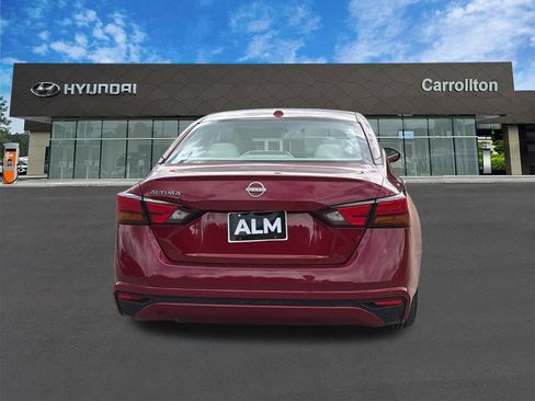 Used 2025 Nissan Altima 2.5 SV FWD image 6