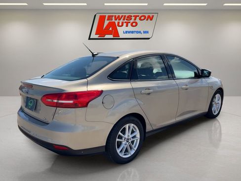 Used 2015 Ford Focus SE w/ SE Cold Weather Package FWD image 5