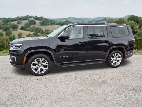 Used 2022 Jeep Wagoneer Series I w/ Premium Group I AWD/4WD image 4