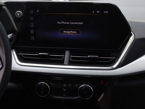 Used 2025 Chevrolet Trax LT FWD image 8