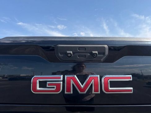 Used 2023 GMC Sierra 1500 SLT w/ SLT Premium Package AWD/4WD image 16