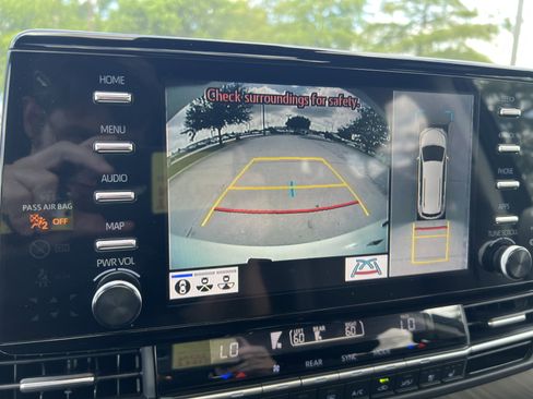 Used 2024 Toyota Sienna Platinum FWD image 23