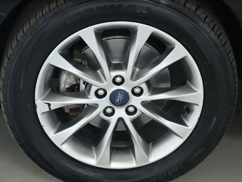 Used 2017 Ford Fusion SE w/ Fusion SE Technology Package image 35