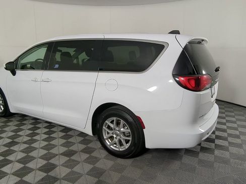 Certified 2022 Chrysler Voyager LX image 7