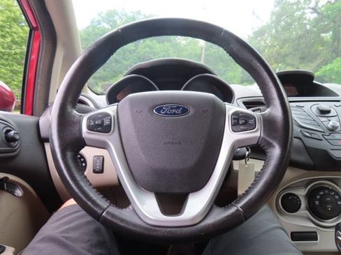 Used 2014 Ford Fiesta SE FWD image 28