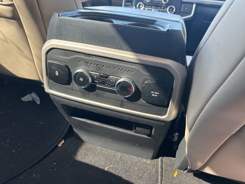 Used 2024 Ford Expedition Max XLT image 15