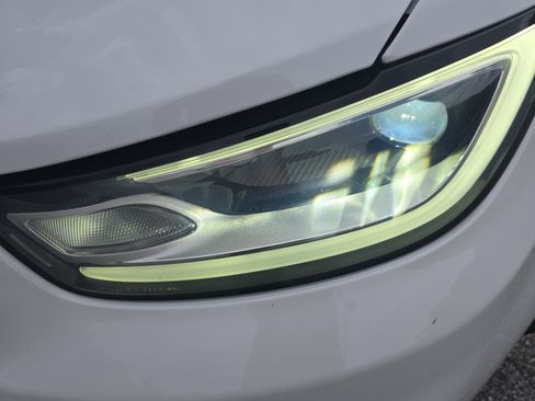 Used 2025 Chrysler Pacifica Select FWD image 28
