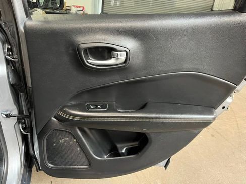 Used 2018 Jeep Compass Sport AWD/4WD image 13