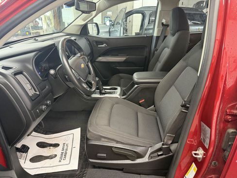 Used 2021 Chevrolet Colorado LT w/ LT Convenience Package AWD/4WD image 12
