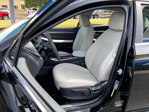 Used 2022 Hyundai Sonata SE w/ Preferred Accessory Package FWD image 8