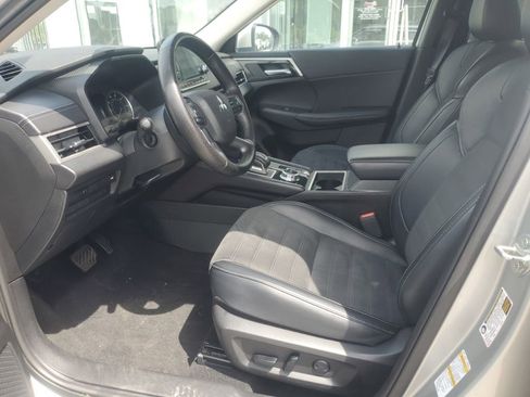 Used 2024 Mitsubishi Outlander SE image 11