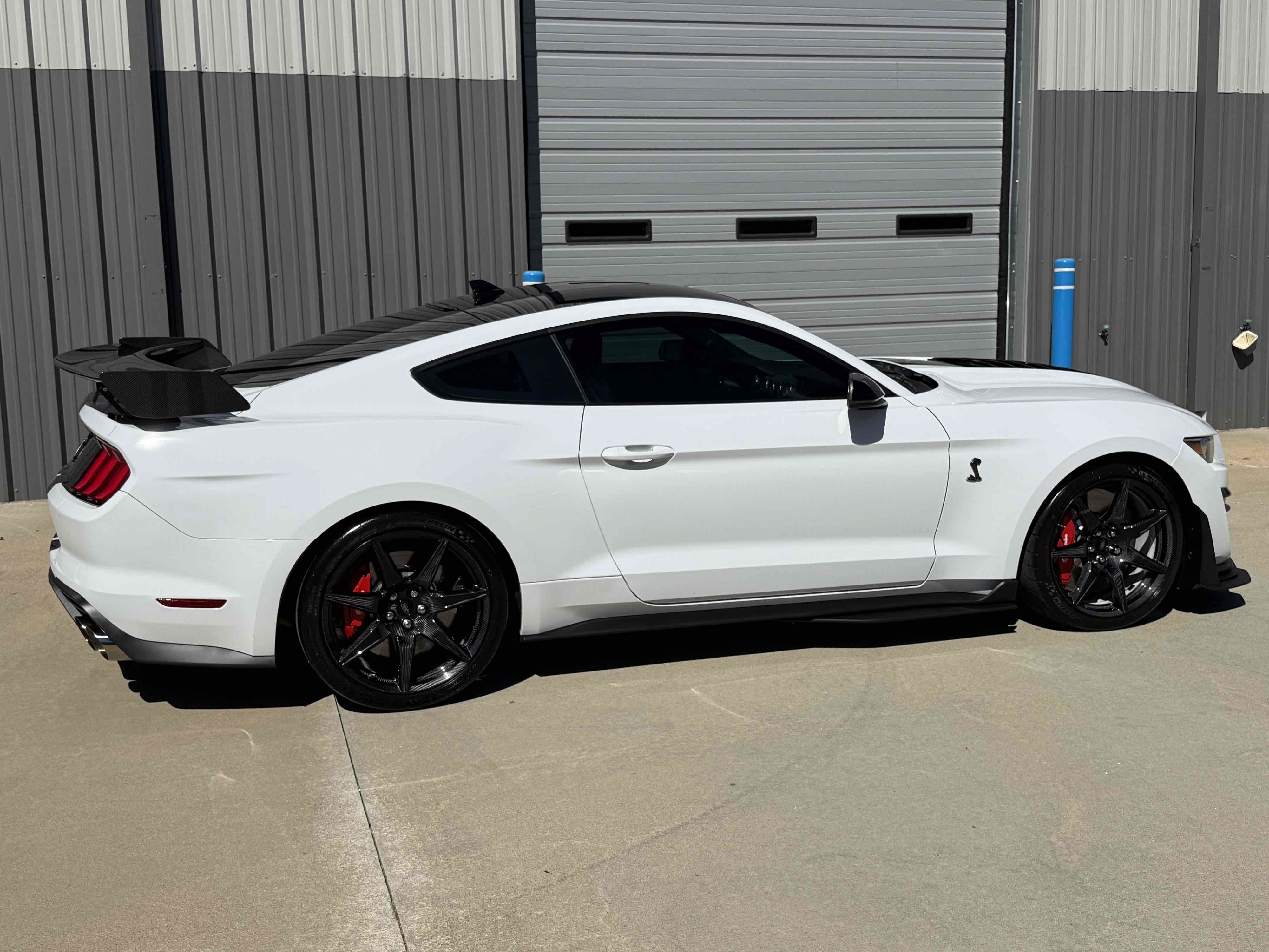Used 2021 Ford Mustang Shelby GT500 w/ Carbon Fiber Track Pack RWD image 49