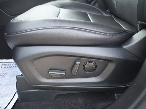 Used 2023 Ford Explorer Limited image 12