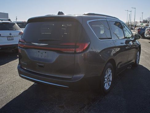 Used 2022 Chrysler Pacifica Touring-L image 3
