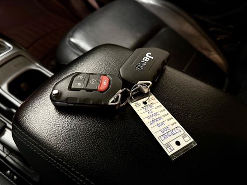 Used 2019 Jeep Wrangler Unlimited Sahara w/ Uconnect 4C Nav & Sound Group AWD/4WD image 26