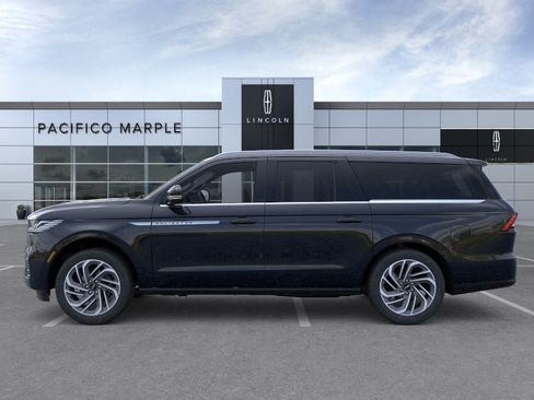 New 2026 Lincoln Navigator L Reserve AWD/4WD image 3