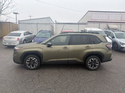 Used 2025 Subaru Forester Premium image 14