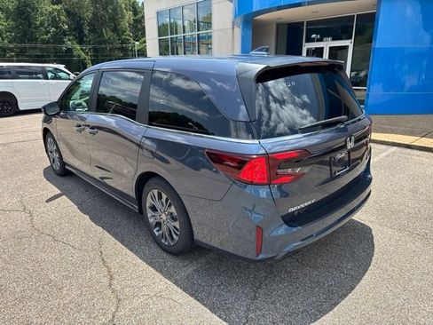 New 2026 Honda Odyssey Touring image 7