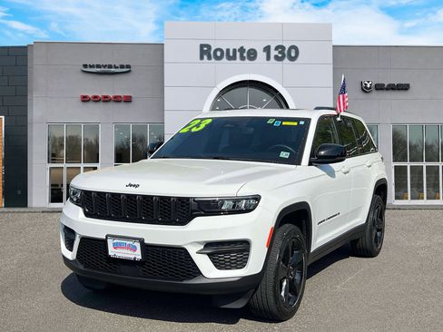 Used 2023 Jeep Grand Cherokee Altitude AWD/4WD image 2