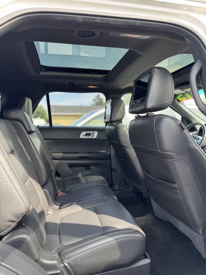 Used 2015 Ford Explorer XLT w/ Equipment Group 202A AWD/4WD image 11