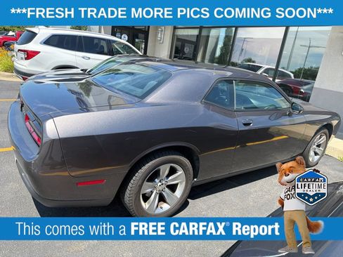 Used 2015 Dodge Challenger SXT RWD image 4