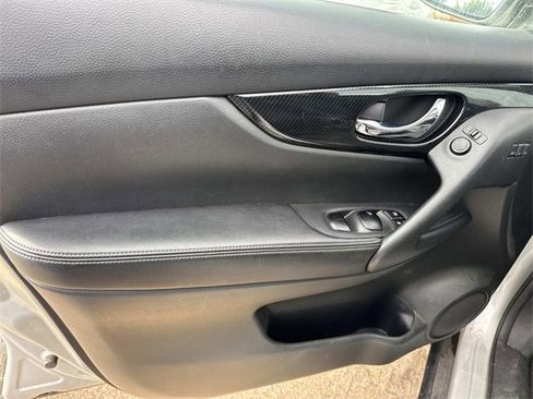 Used 2018 Nissan Rogue SL image 24