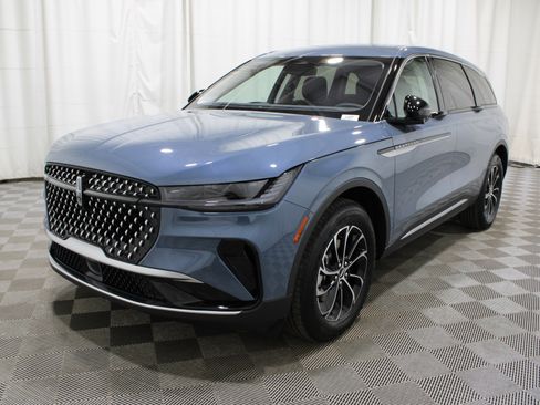 Used 2025 Lincoln Nautilus Premier AWD/4WD image 29