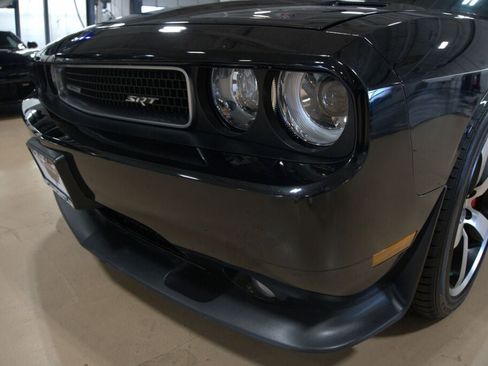 Used 2014 Dodge Challenger SRT8 w/ Harman/Kardon Audio Group image 10