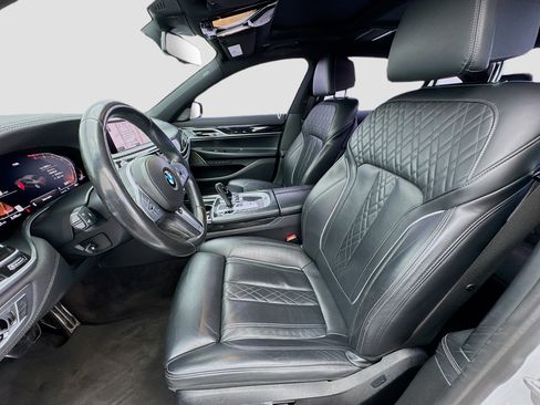 Used 2020 BMW 740i w/ M Sport Package RWD image 13