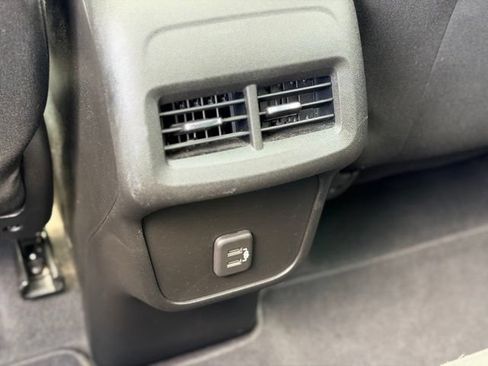 Used 2021 Chevrolet Equinox LT FWD image 25