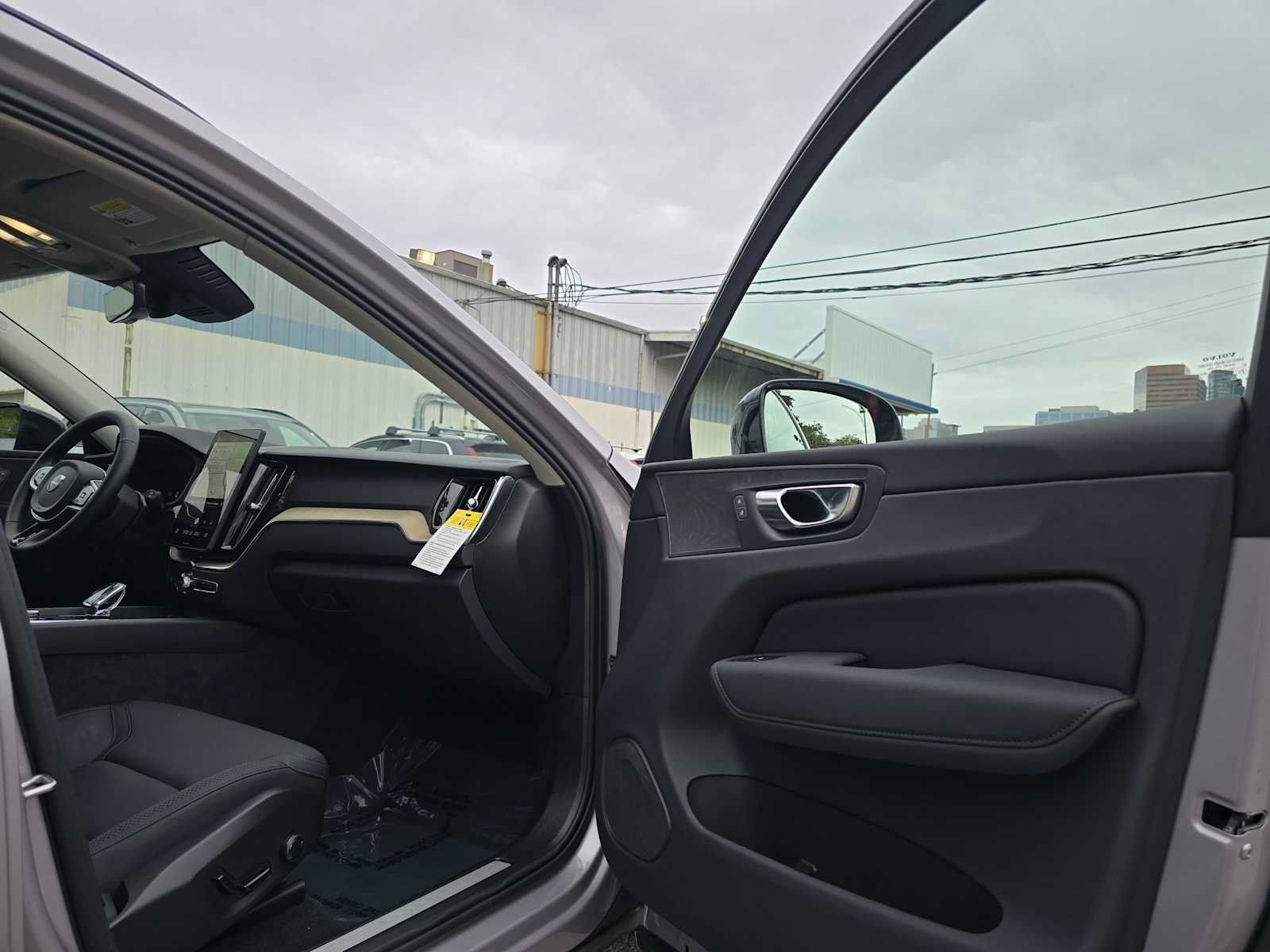 Used 2026 Volvo XC60 B5 Plus w/ Climate Package AWD/4WD image 11
