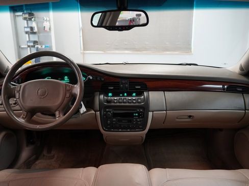 Used 2000 Cadillac De Ville Base 4D Sedan w/ Comfort/Convenience Pkg image 12