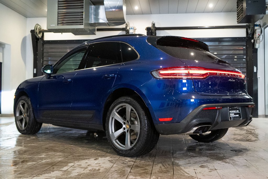 Certified 2025 Porsche Macan AWD/4WD image 3