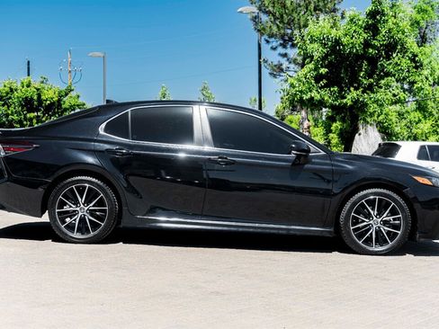 Used 2022 Toyota Camry SE w/ Convenience Package FWD image 5