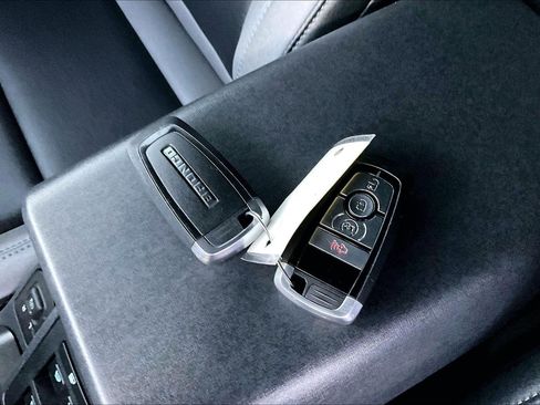 Used 2022 Ford Bronco Black Diamond image 10