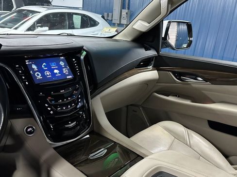 Used 2019 Cadillac Escalade Premium Luxury image 35