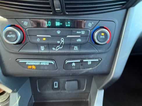 Used 2017 Ford Escape SE w/ Equipment Group 201A image 21