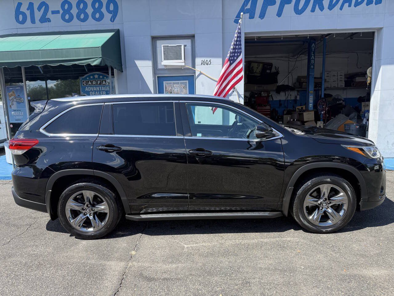 Used 2017 Toyota Highlander Limited Platinum AWD/4WD image 5