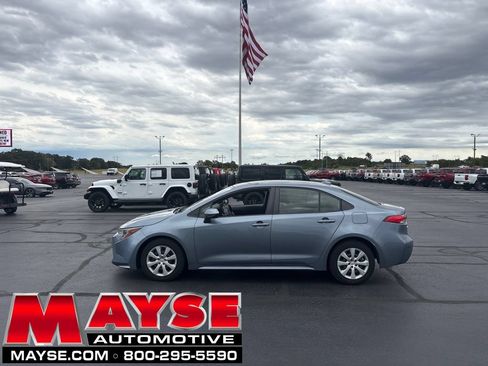 Used 2022 Toyota Corolla LE FWD image 1