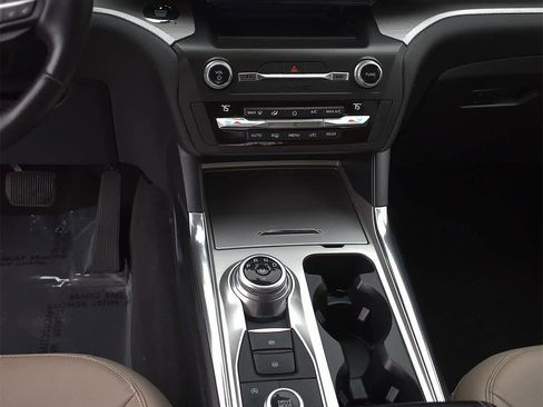 Used 2020 Ford Explorer XLT w/ Equipment Group 202A image 16