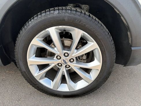 Used 2023 Ford Explorer Platinum w/ Technology Package AWD/4WD image 34