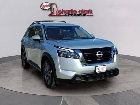 Certified 2024 Nissan Pathfinder SV FWD image 7