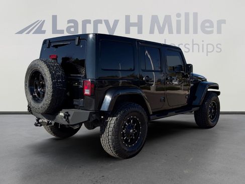 Used 2014 Jeep Wrangler Unlimited Sahara w/ Connectivity Group AWD/4WD image 6
