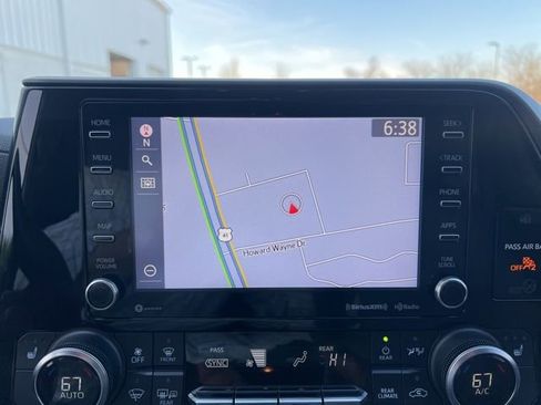Used 2021 Toyota Highlander XLE AWD/4WD image 33