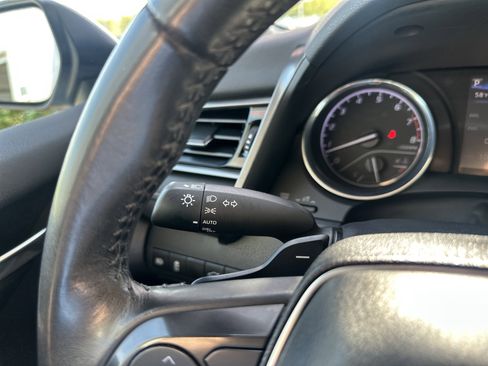 Certified 2020 Toyota Camry SE image 25