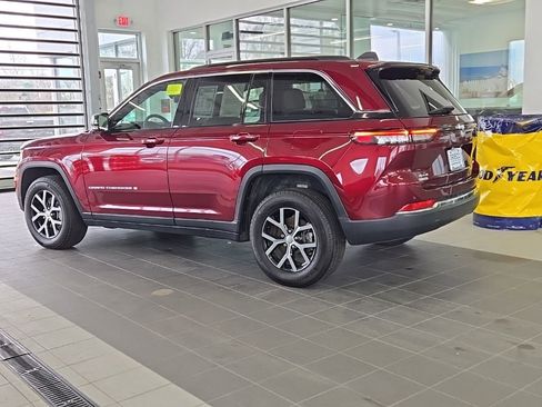 Used 2025 Jeep Grand Cherokee Limited w/ Luxury Tech Group II AWD/4WD image 8